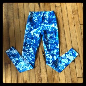 Lululemon blue tie dye leggings